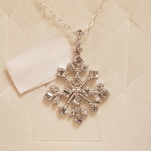 18 inch, Simulated Diamond, Snowflake Pendant, 925 Silver, TGW 3.78 carats, NWT - Picture 1 of 5